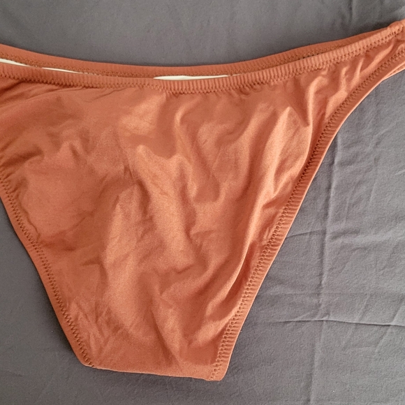 Bikini - Picture 3 of 6